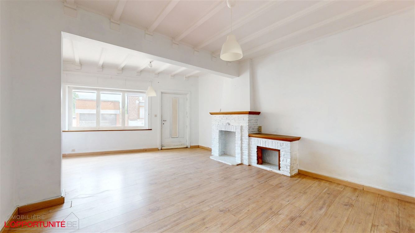 Magnifique maison trois chambres, terrasse, jardin, passage latéral privatif et garage.