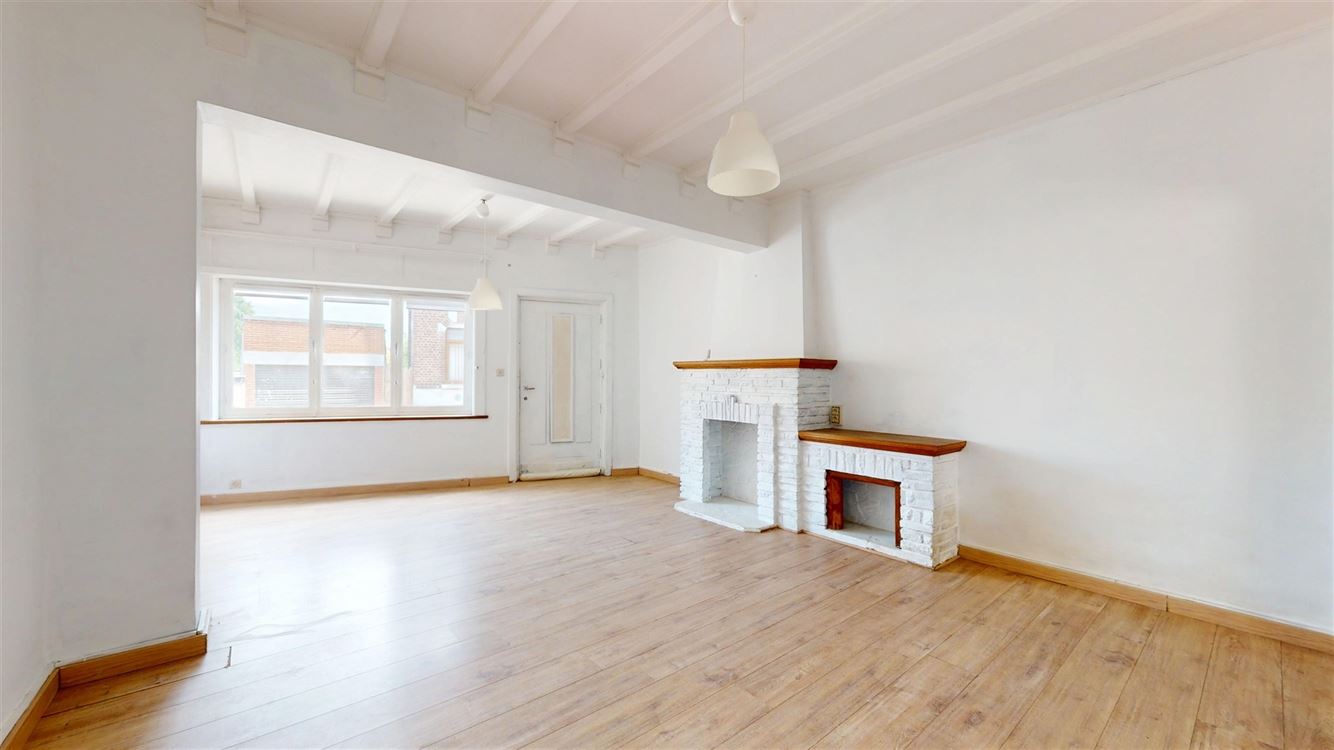 Magnifique maison trois chambres, terrasse, jardin, passage latéral privatif et garage.
