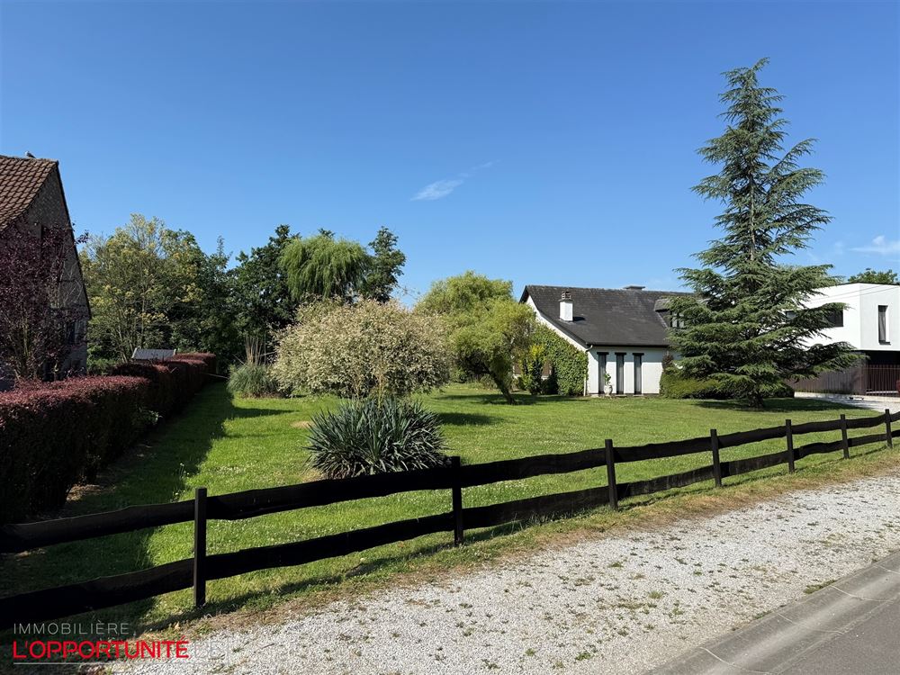 Exceptionnel terrain de 11,50 ares. Orientation SUD.