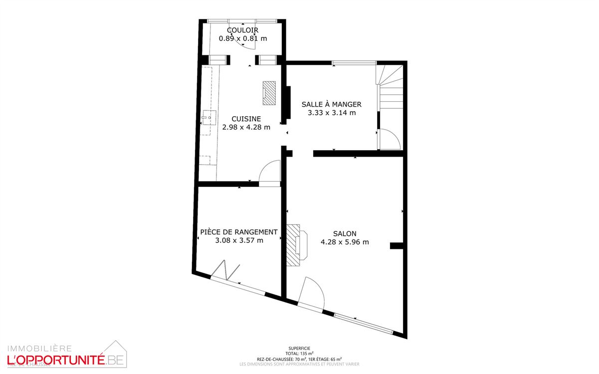 Magnifique maison trois chambres, terrasse, jardin, passage latéral privatif et garage.
