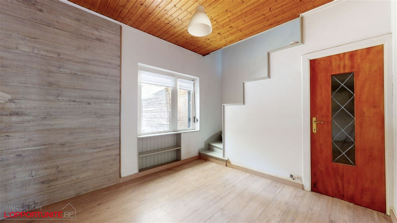Magnifique maison trois chambres, terrasse, jardin, passage latéral privatif et garage.