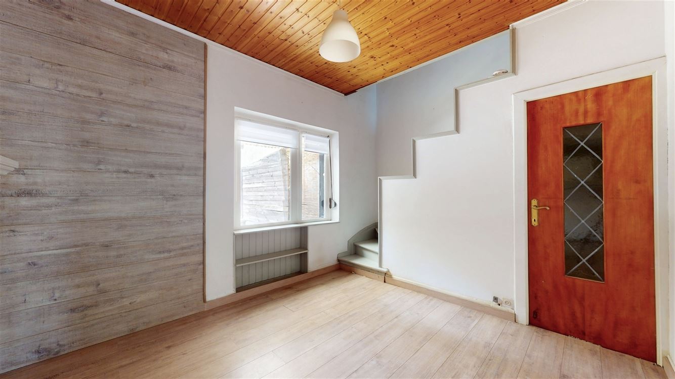 Magnifique maison trois chambres, terrasse, jardin, passage latéral privatif et garage.