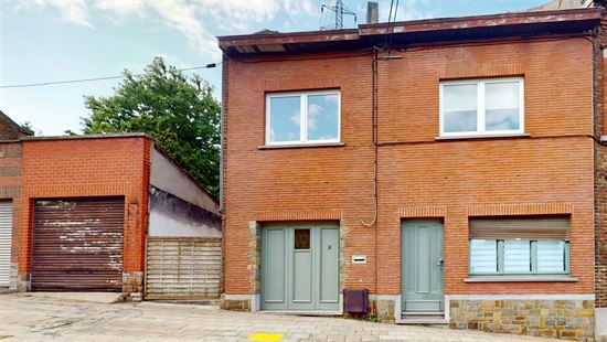 Magnifique maison trois chambres, terrasse, jardin, passage latéral privatif et garage.