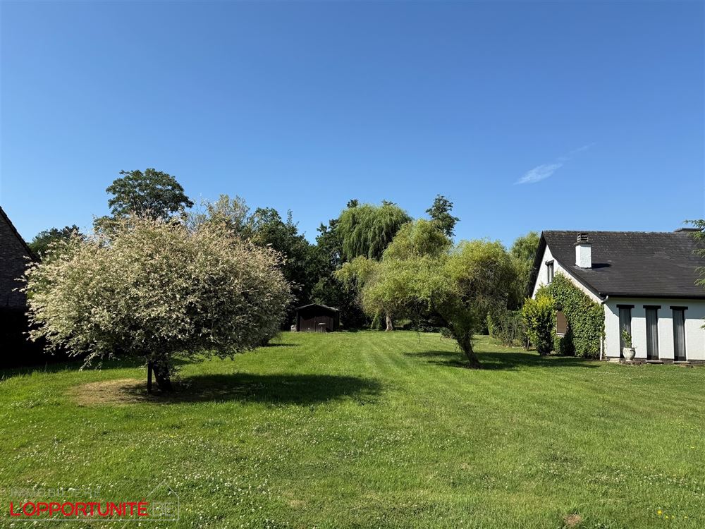 Exceptionnel terrain de 11,50 ares. Orientation SUD.