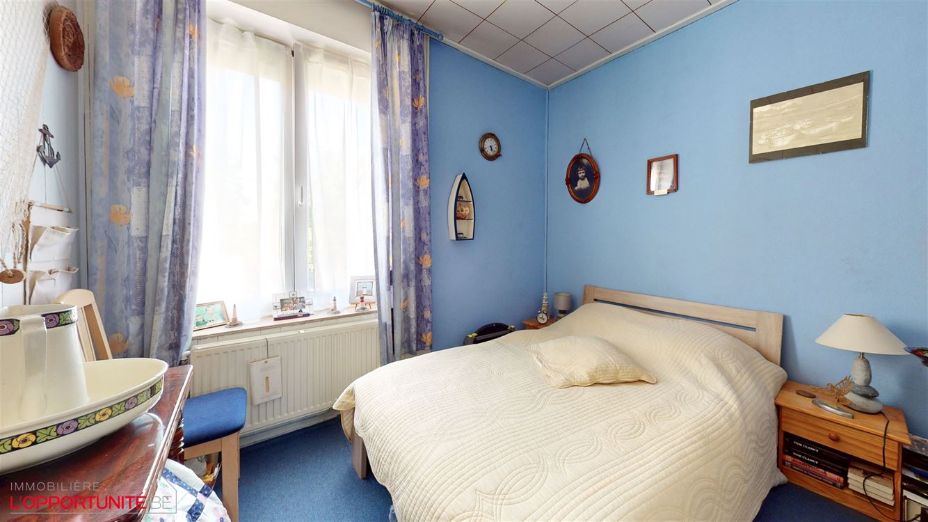 Magnifique maison de maitre, 3 chambres, grand grenier, cour et possiblite de louer un garage.