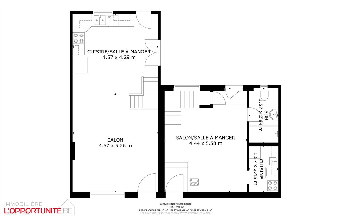 Splendide maison entièrement rénovée trois chambres, avec grande terrasse, parking, garage et studio totalement independant loué 700€/mois charges comprises.