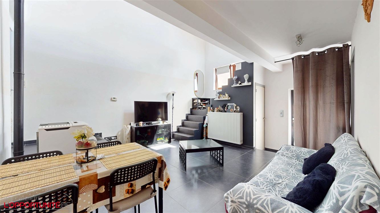 Splendide maison entièrement rénovée trois chambres, avec grande terrasse, parking, garage et studio totalement independant loué 700€/mois charges comprises.