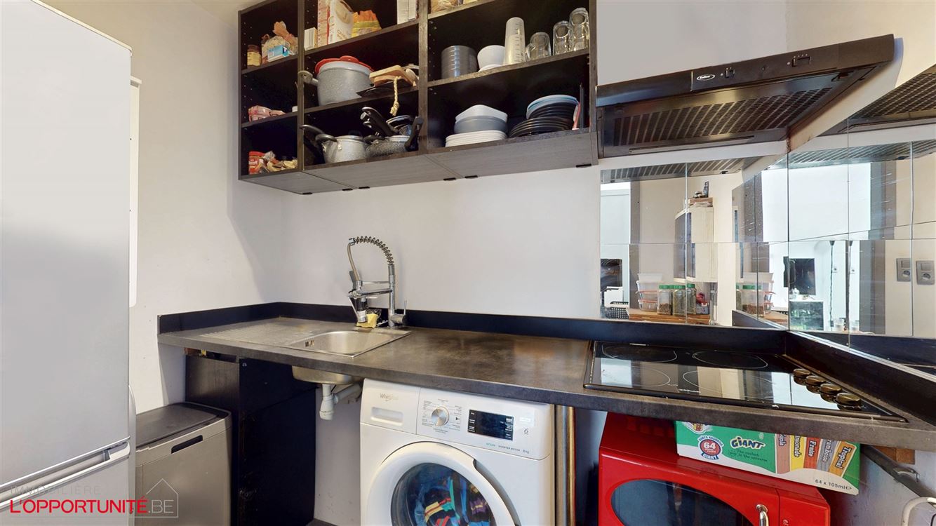 Splendide maison entièrement rénovée trois chambres, avec grande terrasse, parking, garage et studio totalement independant loué 700€/mois charges comprises.