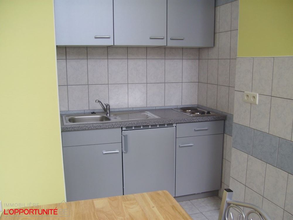 Maison composée de 5 studios loués actuellement avec l'agence immobilière sociale, en ordre d'urbanisme, pompier, permis de location jusqu'en juillet 2028. Rentabilité net de +/- 7%.