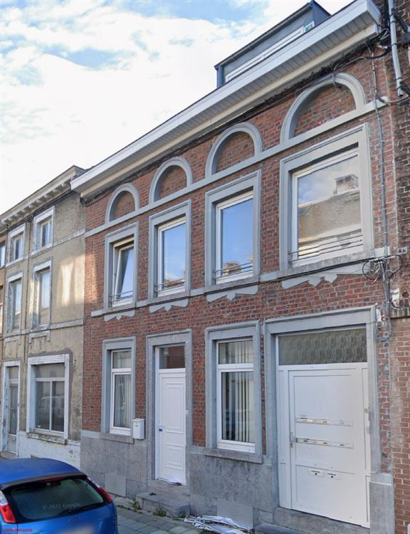 Maison composée de 5 studios loués actuellement avec l'agence immobilière sociale, en ordre d'urbanisme, pompier, permis de location jusqu'en juillet 2028. Rentabilité net de +/- 7%.