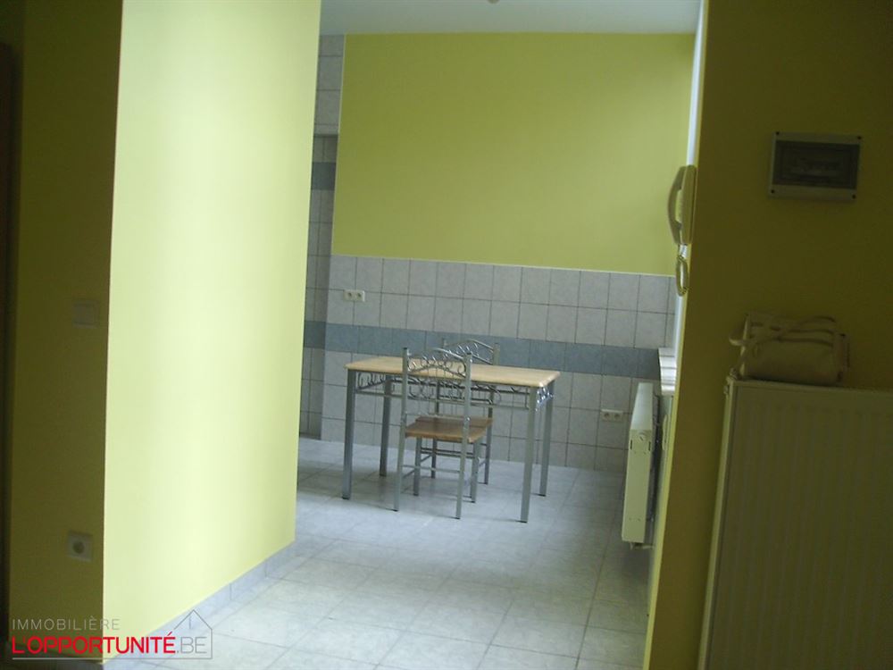 Maison composée de 5 studios loués actuellement avec l'agence immobilière sociale, en ordre d'urbanisme, pompier, permis de location jusqu'en juillet 2028. Rentabilité net de +/- 7%.