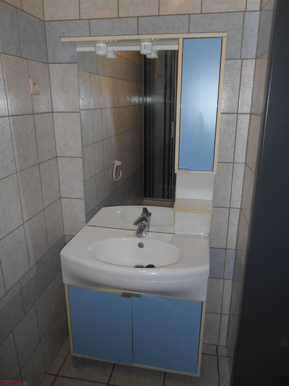 Maison composée de 5 studios loués actuellement avec l'agence immobilière sociale, en ordre d'urbanisme, pompier, permis de location jusqu'en juillet 2028. Rentabilité net de +/- 7%.