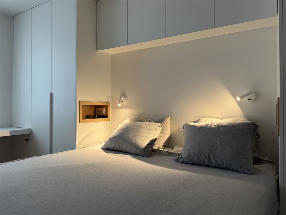 TB appartement ensoleillé, fraîchement rénové, vue mer partiel (5 ° étage)