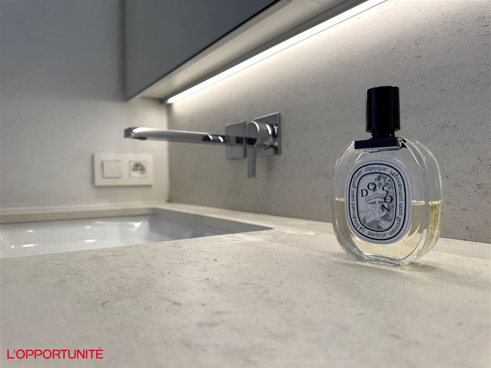 TB appartement ensoleillé,  fraîchement rénové, vue mer partiel (5 ° étage)