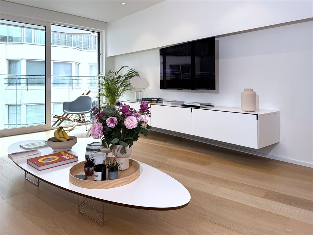 TB appartement ensoleillé, fraîchement rénové, vue mer partiel (5 ° étage)