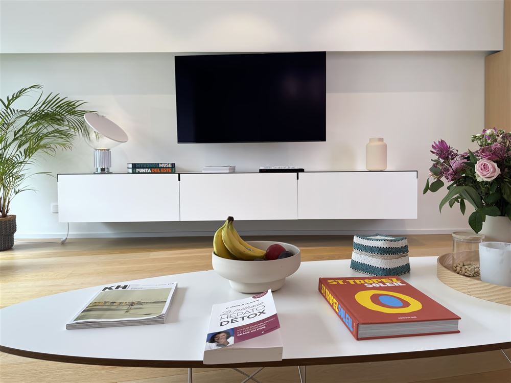 TB appartement ensoleillé, fraîchement rénové, vue mer partiel (5 ° étage)