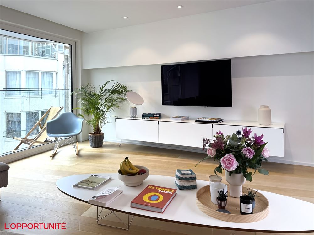 TB appartement ensoleillé,  fraîchement rénové, vue mer partiel (5 ° étage)