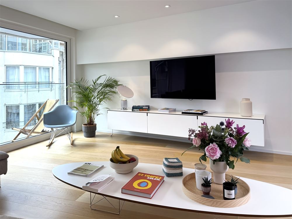 TB appartement ensoleillé, fraîchement rénové, vue mer partiel (5 ° étage)