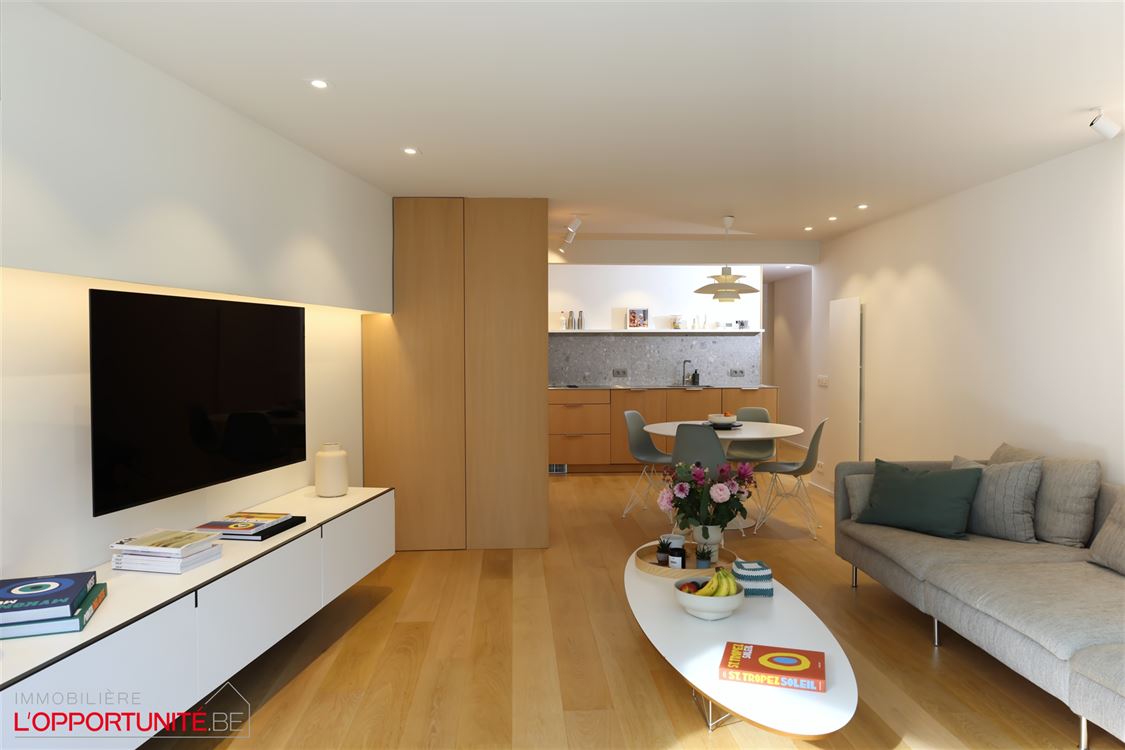 TB appartement ensoleillé,  fraîchement rénové, vue mer partiel (5 ° étage)