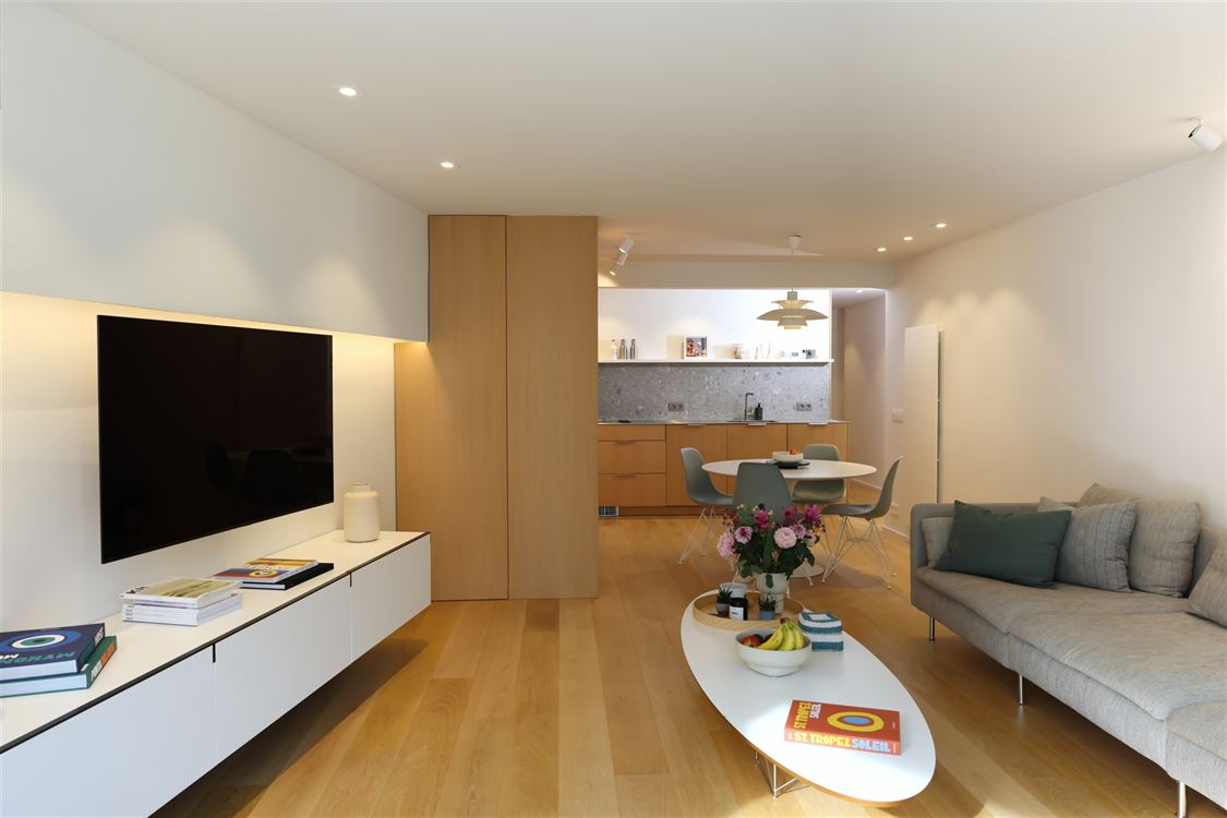 TB appartement ensoleillé, fraîchement rénové, vue mer partiel (5 ° étage)