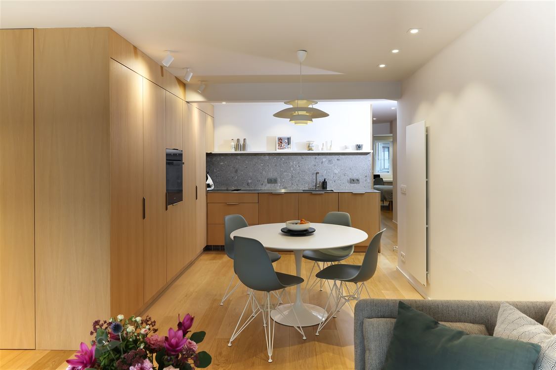 TB appartement ensoleillé, fraîchement rénové, vue mer partiel (5 ° étage)