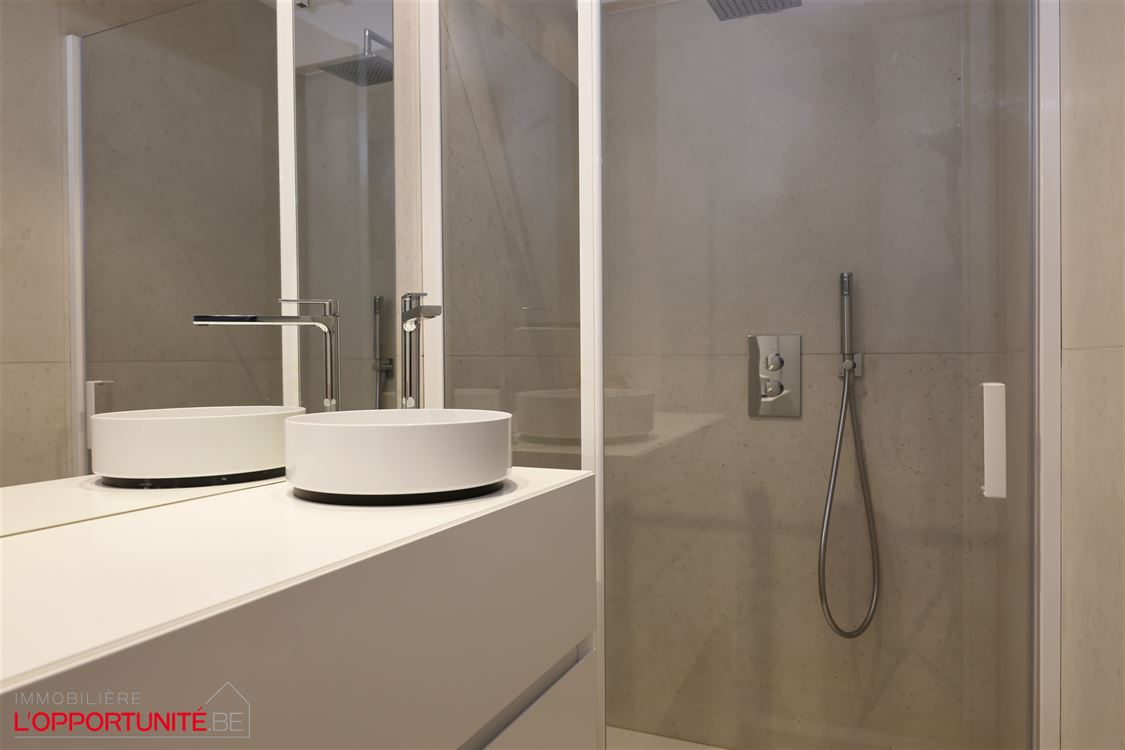 TB appartement ensoleillé,  fraîchement rénové, vue mer partiel (5 ° étage)