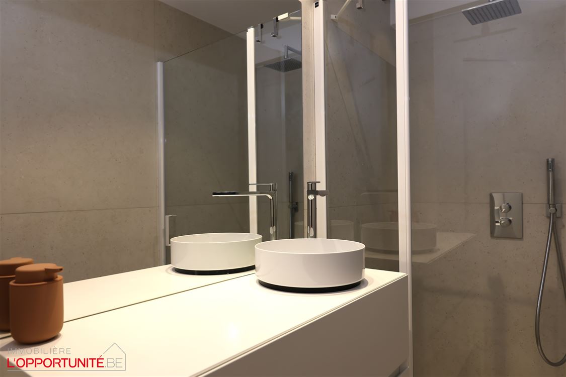 TB appartement ensoleillé,  fraîchement rénové, vue mer partiel (5 ° étage)