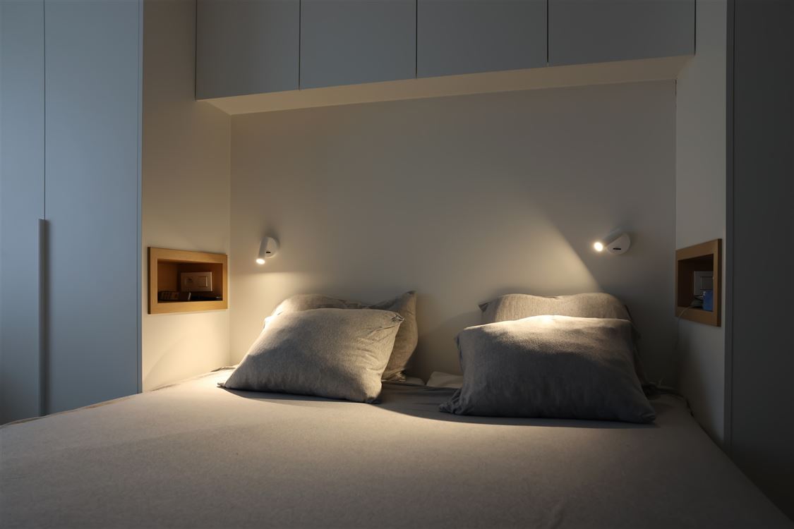 TB appartement ensoleillé, fraîchement rénové, vue mer partiel (5 ° étage)