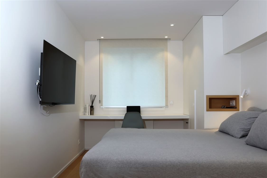 TB appartement ensoleillé, fraîchement rénové, vue mer partiel (5 ° étage)