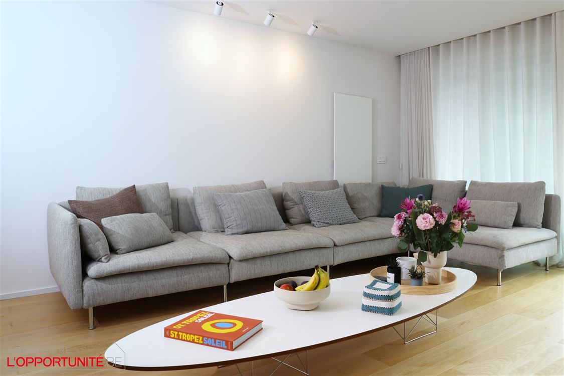 TB appartement ensoleillé,  fraîchement rénové, vue mer partiel (5 ° étage)