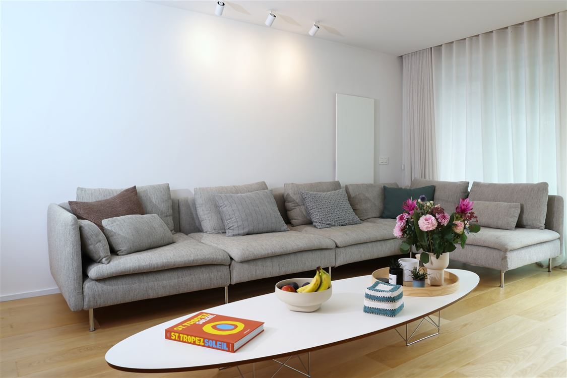TB appartement ensoleillé, fraîchement rénové, vue mer partiel (5 ° étage)