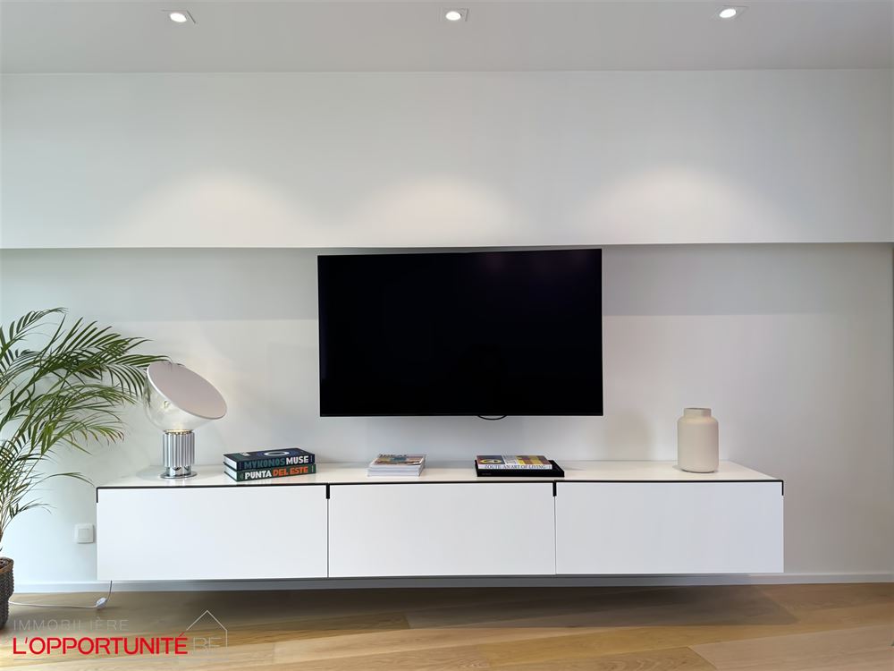 TB appartement ensoleillé,  fraîchement rénové, vue mer partiel (5 ° étage)