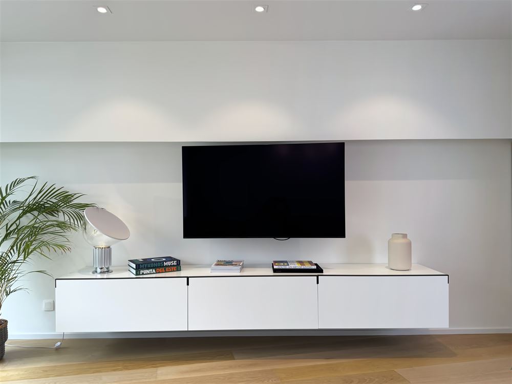 TB appartement ensoleillé, fraîchement rénové, vue mer partiel (5 ° étage)