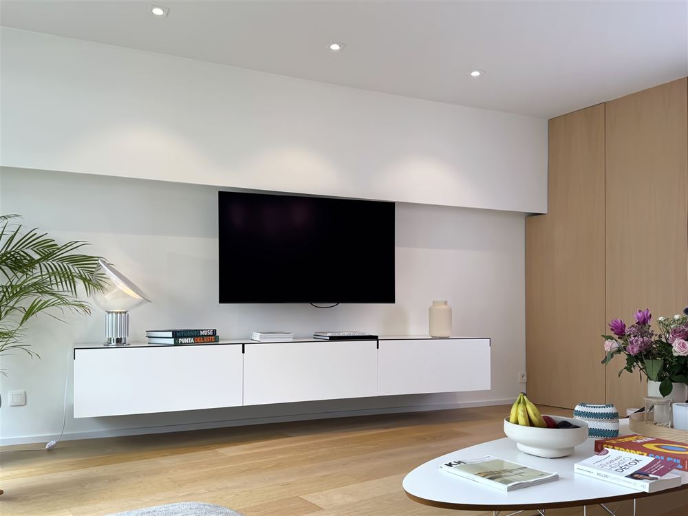 TB appartement ensoleillé, fraîchement rénové, vue mer partiel (5 ° étage)