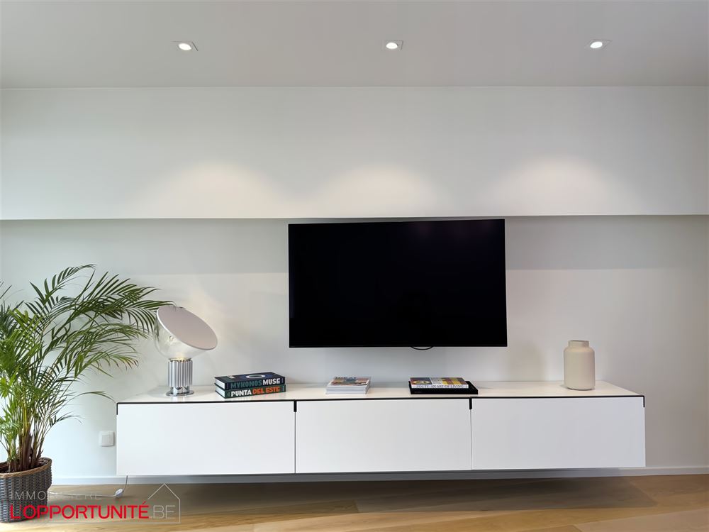 TB appartement ensoleillé,  fraîchement rénové, vue mer partiel (5 ° étage)