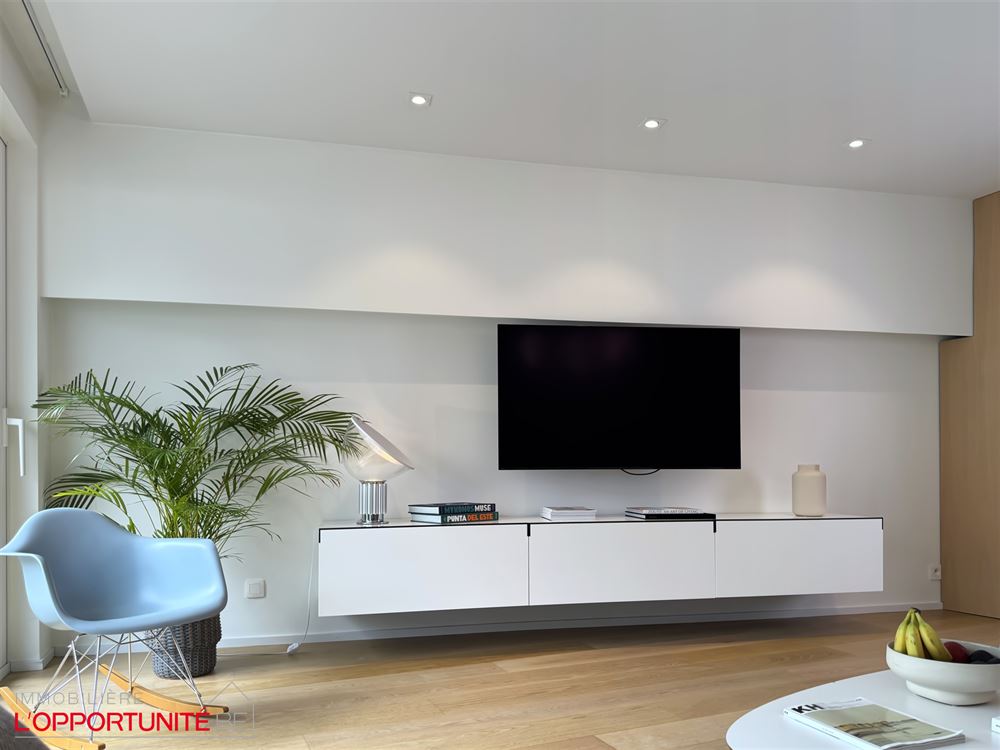 TB appartement ensoleillé,  fraîchement rénové, vue mer partiel (5 ° étage)