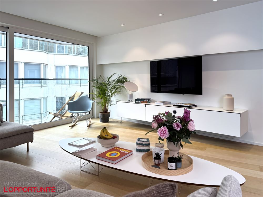 TB appartement ensoleillé,  fraîchement rénové, vue mer partiel (5 ° étage)