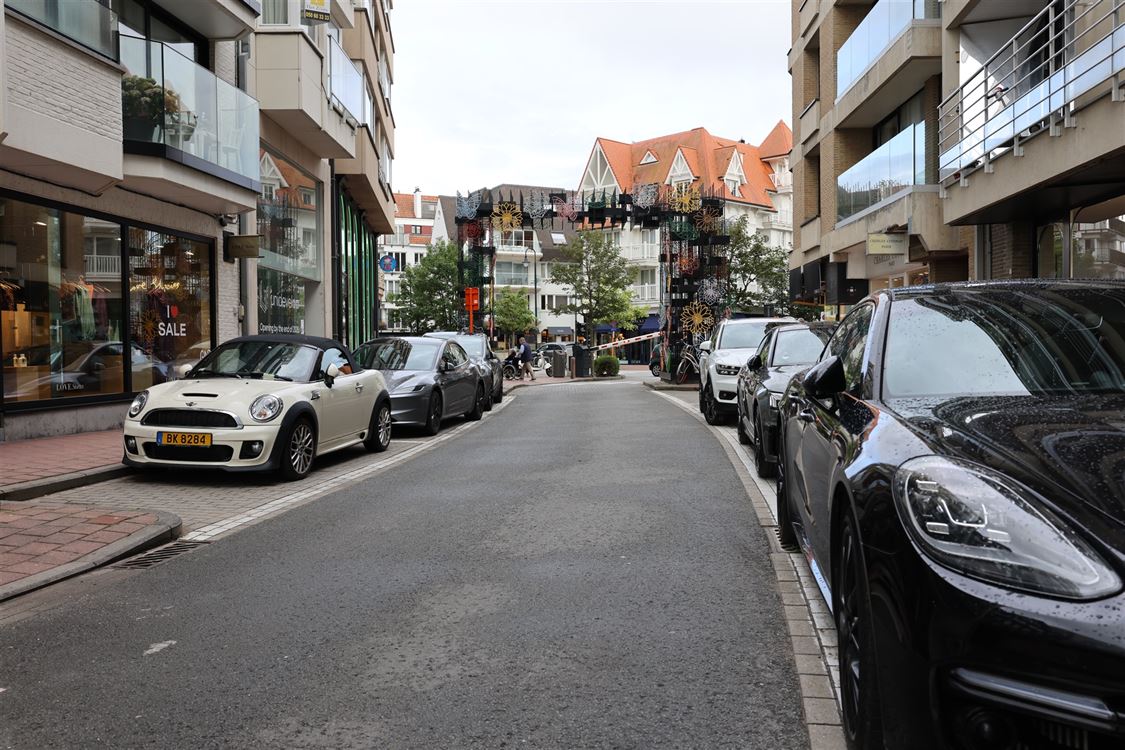 TB appartement ensoleillé, fraîchement rénové, vue mer partiel (5 ° étage)