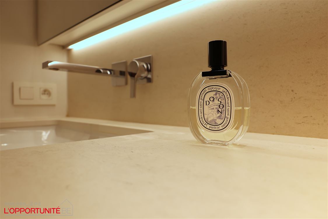 TB appartement ensoleillé,  fraîchement rénové, vue mer partiel (5 ° étage)