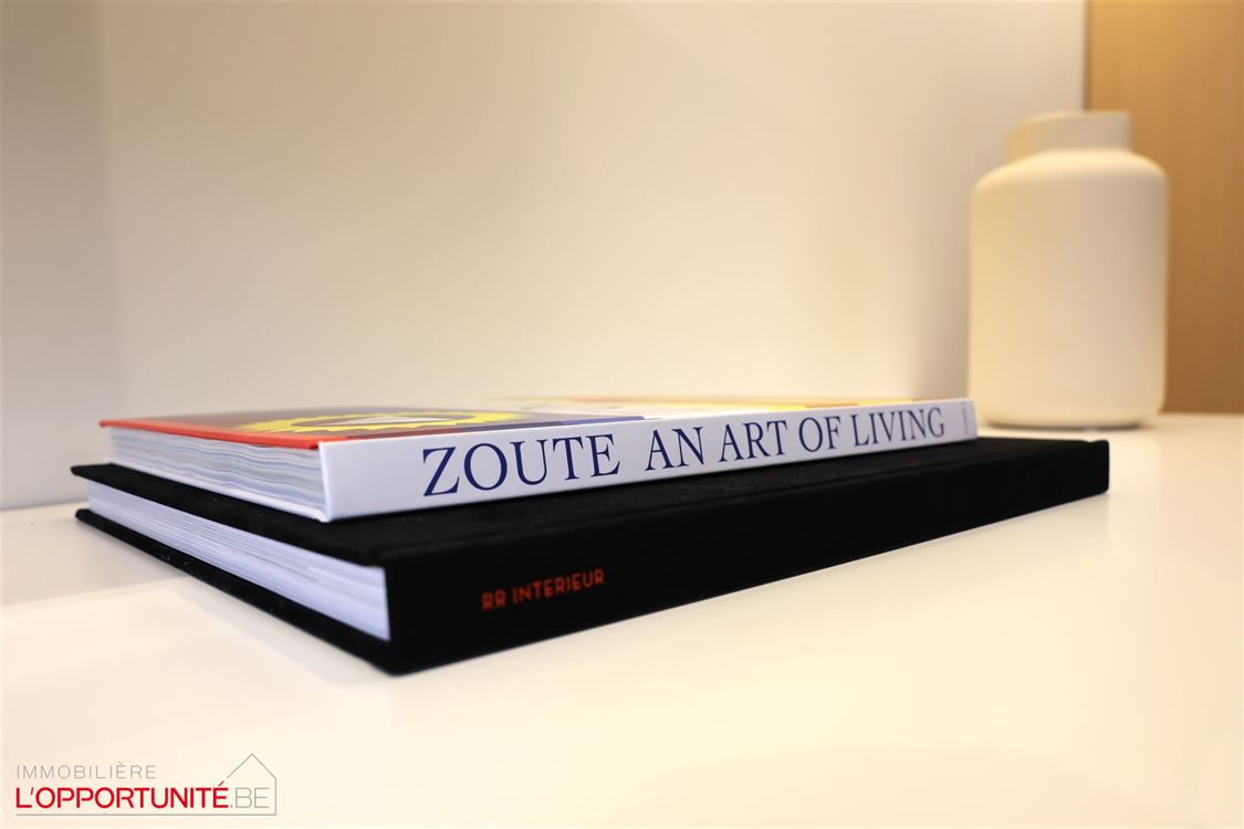 TB appartement ensoleillé,  fraîchement rénové, vue mer partiel (5 ° étage)