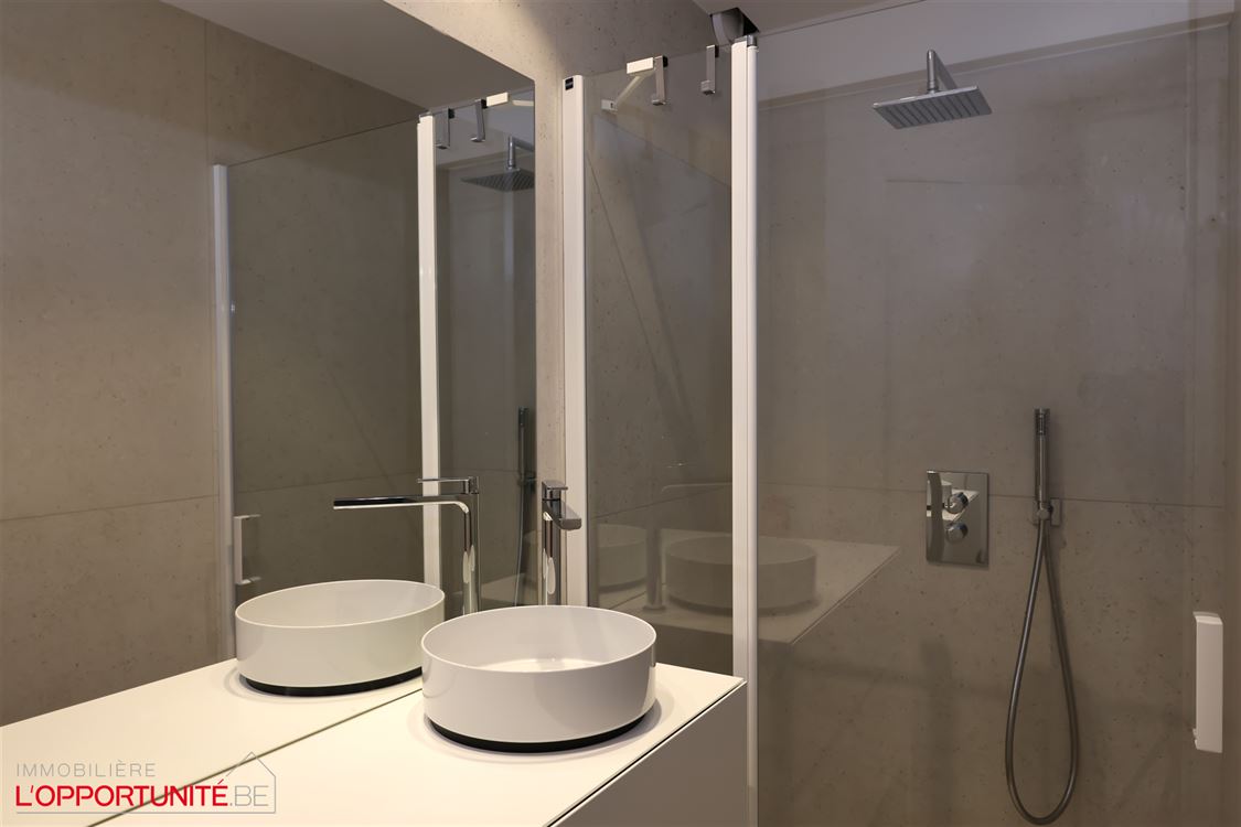 TB appartement ensoleillé,  fraîchement rénové, vue mer partiel (5 ° étage)