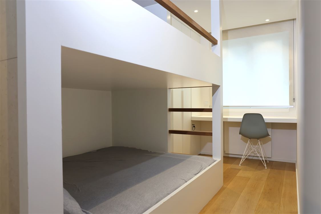 TB appartement ensoleillé, fraîchement rénové, vue mer partiel (5 ° étage)