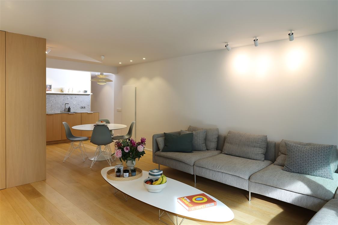 TB appartement ensoleillé, fraîchement rénové, vue mer partiel (5 ° étage)