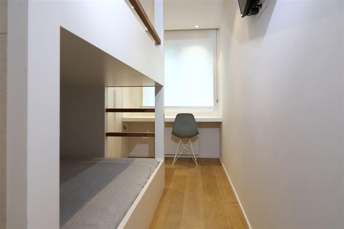 TB appartement ensoleillé, fraîchement rénové, vue mer partiel (5 ° étage)