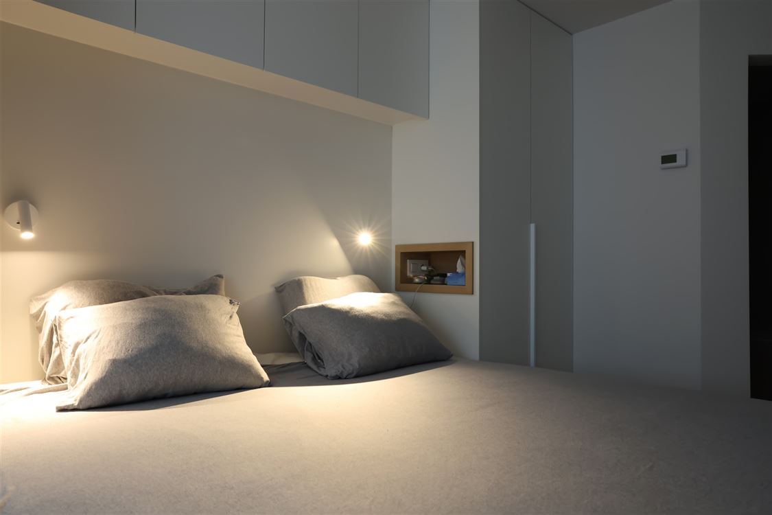 TB appartement ensoleillé, fraîchement rénové, vue mer partiel (5 ° étage)