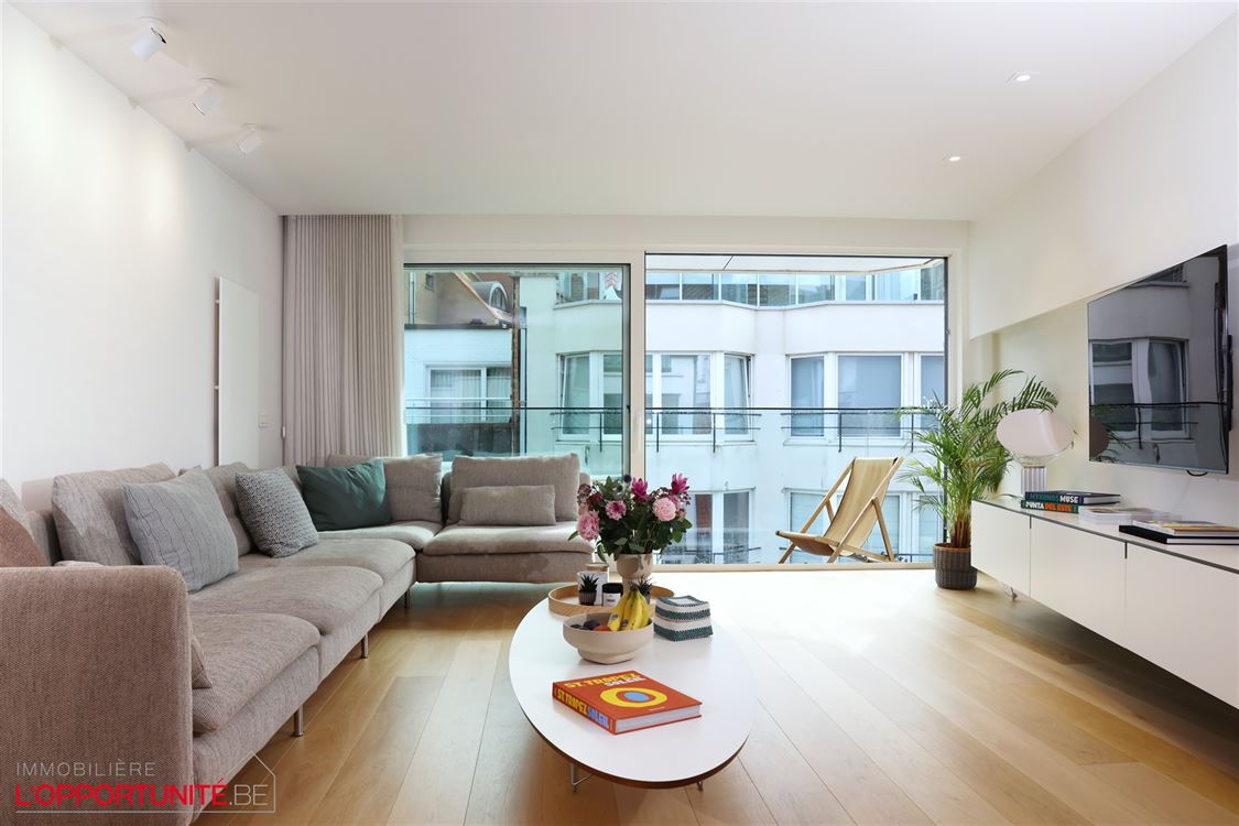 TB appartement ensoleillé,  fraîchement rénové, vue mer partiel (5 ° étage)