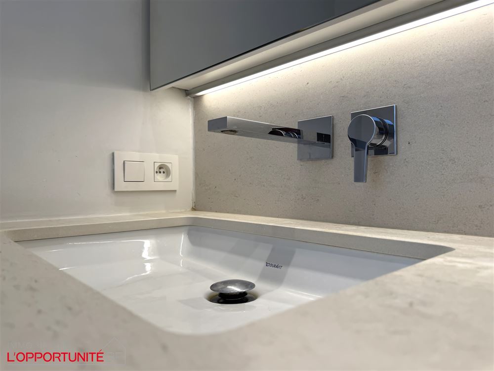 TB appartement ensoleillé,  fraîchement rénové, vue mer partiel (5 ° étage)