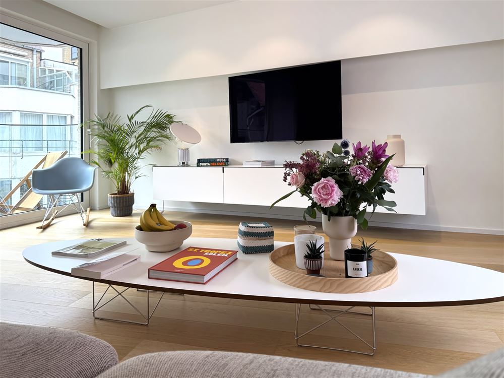 TB appartement ensoleillé, fraîchement rénové, vue mer partiel (5 ° étage)