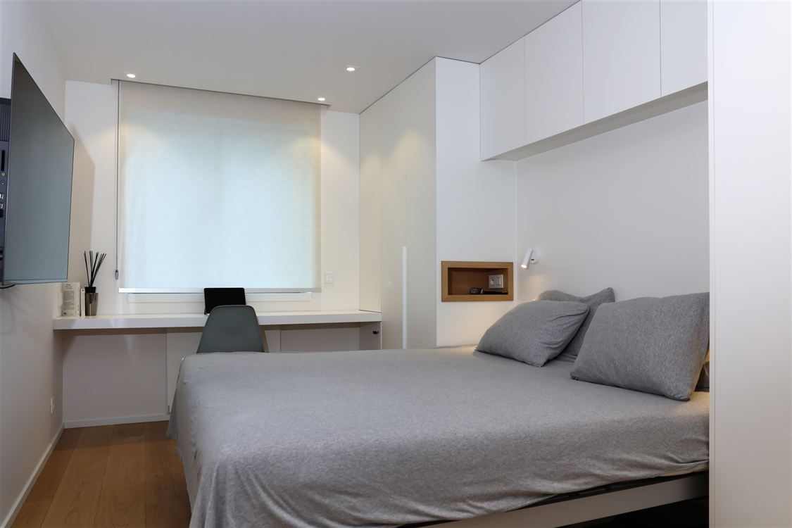 TB appartement ensoleillé, fraîchement rénové, vue mer partiel (5 ° étage)
