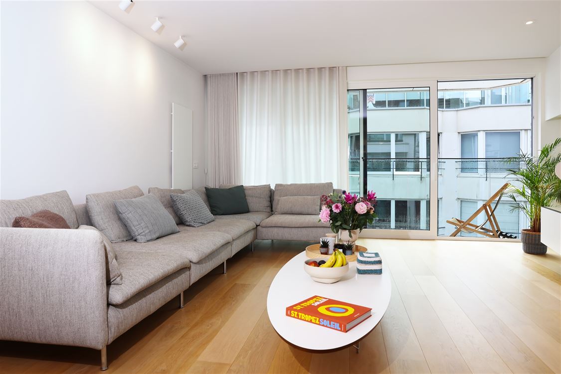 TB appartement ensoleillé, fraîchement rénové, vue mer partiel (5 ° étage)